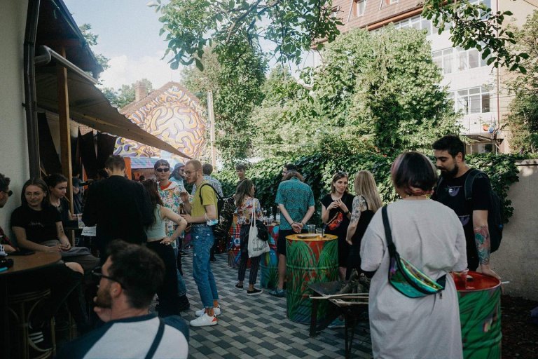 Afiș 2 ani de MMNW