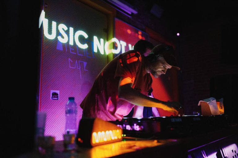 MMNW pres. Kolorado Fesztival Takeover, Atelier Cafe, 2024