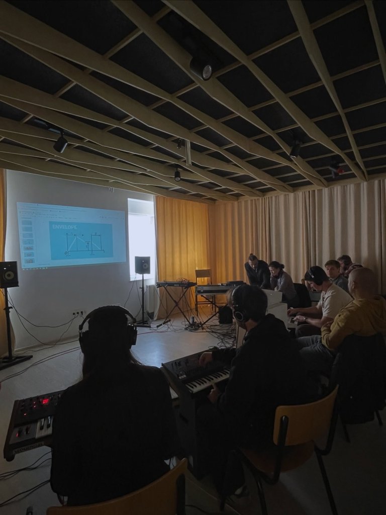 How to Synth, Căminul Subcultural, 2025